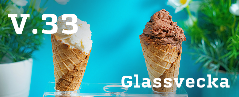 två glassstrutar med vanilj- och chokladglass och texten v.33 glassvecka