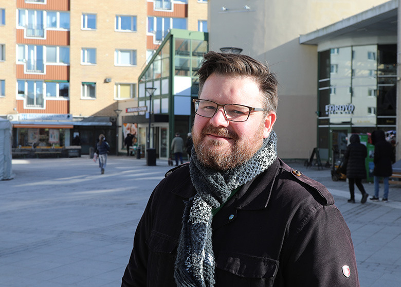 Sigfus Konradsson, hållbarhetsstrateg på kommunen, har undersökt Järfällas roll i det nya distansarbetslivet.