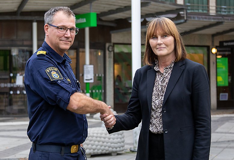 Torgny Söderberg, lokalpolisområdeschef och Eva Ullberg, kommunstyrelsens ordförande i Järfälla